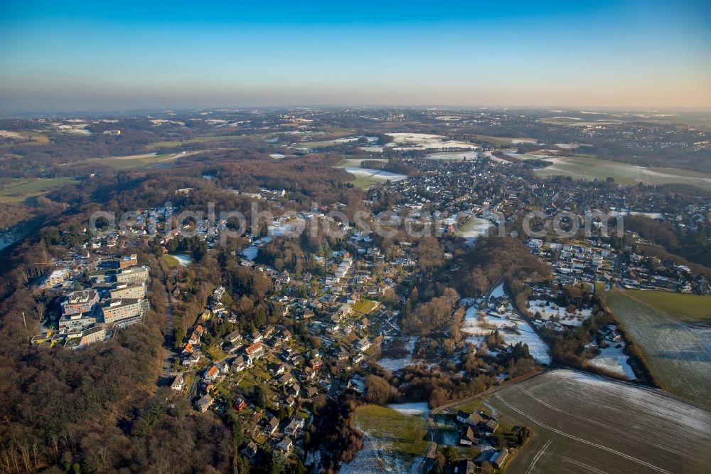 Aerial photograph Essen - Hospital grounds of the Clinic MediClin Fachklinik Rhein/Ruhr Auf of Roetsch in the district Werden in Essen in the state North Rhine-Westphalia, Germany