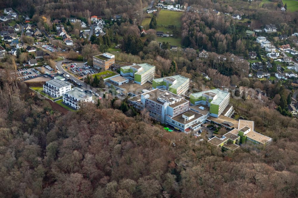 Essen from above - Hospital grounds of the Clinic MediClin Fachklinik Rhein/Ruhr Auf of Roetsch in the district Werden in Essen in the state North Rhine-Westphalia, Germany