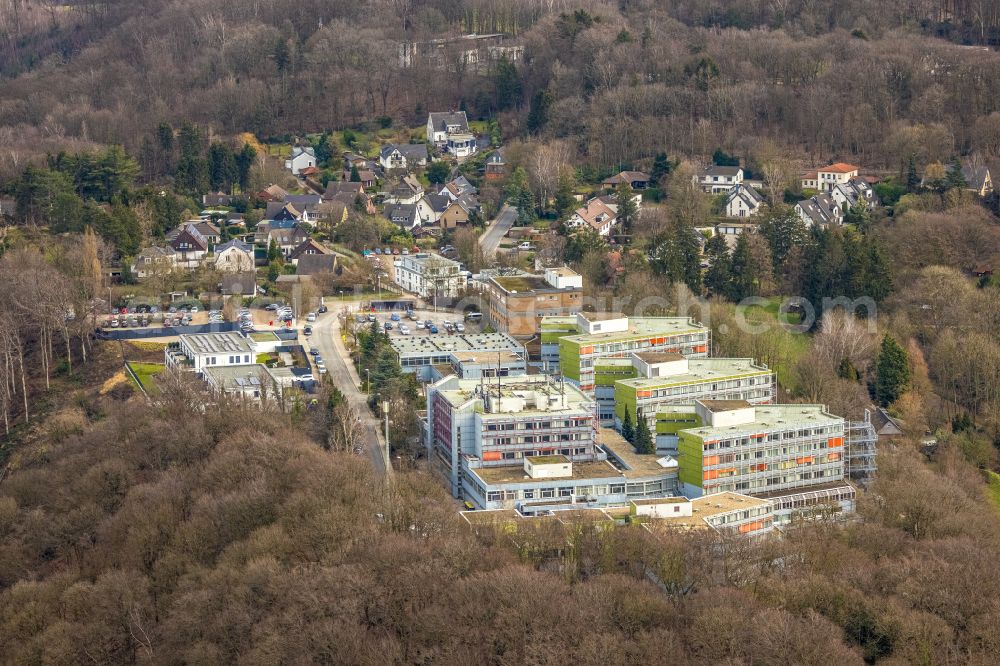 Aerial image Essen - Hospital grounds of the Clinic MediClin Fachklinik Rhein/Ruhr Auf of Roetsch in the district Werden in Essen in the state North Rhine-Westphalia, Germany