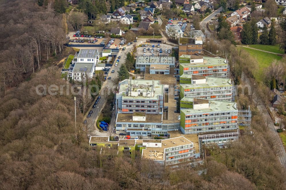 Aerial photograph Essen - Hospital grounds of the Clinic MediClin Fachklinik Rhein/Ruhr Auf of Roetsch in the district Werden in Essen in the state North Rhine-Westphalia, Germany