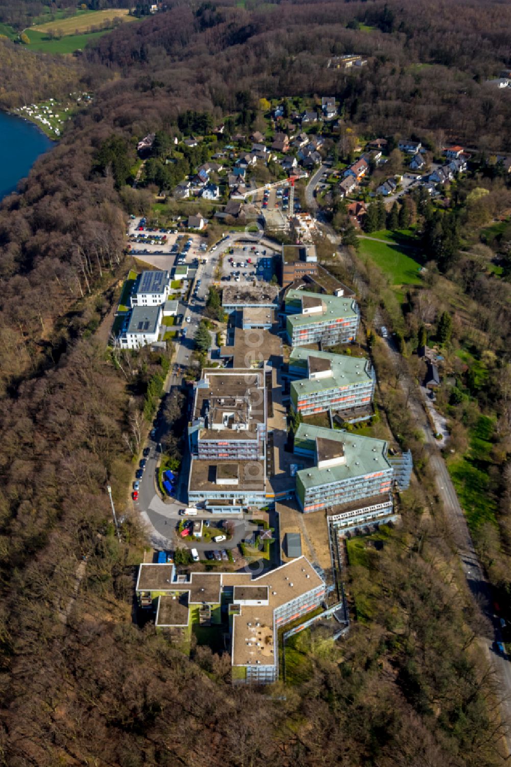 Essen from above - Hospital grounds of the Clinic MediClin Fachklinik Rhein/Ruhr Auf of Roetsch in the district Werden in Essen in the state North Rhine-Westphalia, Germany