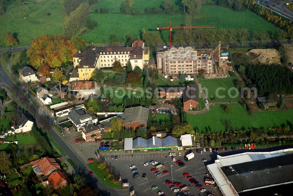 Aerial photograph Rheinberg - Clinic of the hospital grounds St.-Nikolaus-Hospital in Rheinberg in the state North Rhine-Westphalia