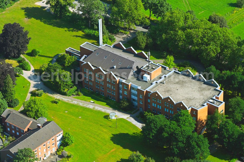 Aerial image Rheinberg - Hospital grounds of the Clinic St. Nikolaus Hospital on street Orsoyer Strasse in Rheinberg in the state North Rhine-Westphalia, Germany