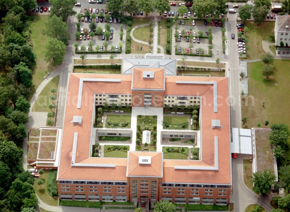 Berlin from above - Hospital grounds of the Clinic Park-Klinik Weissensee on Schoenstrasse in the district Weissensee in Berlin, Germany