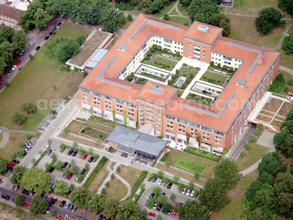 Berlin from above - Hospital grounds of the Clinic Park-Klinik Weissensee on Schoenstrasse in the district Weissensee in Berlin, Germany