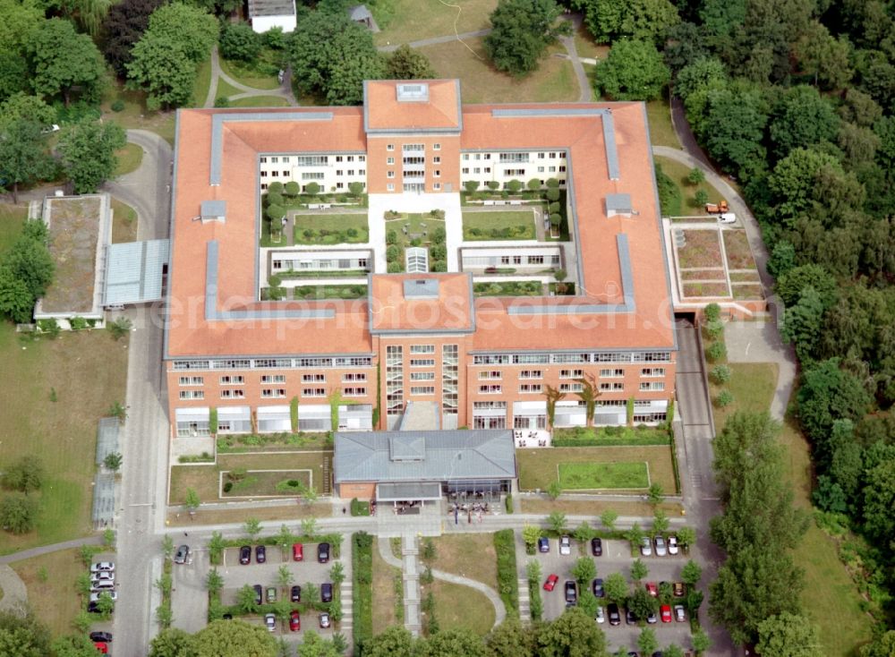 Aerial photograph Berlin - Hospital grounds of the Clinic Park-Klinik Weissensee on Schoenstrasse in the district Weissensee in Berlin, Germany