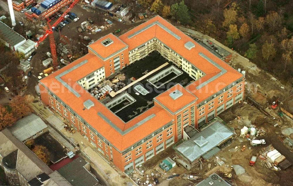 Berlin from above - Hospital grounds of the Clinic Park-Klinik Weissensee on Schoenstrasse in the district Weissensee in Berlin, Germany