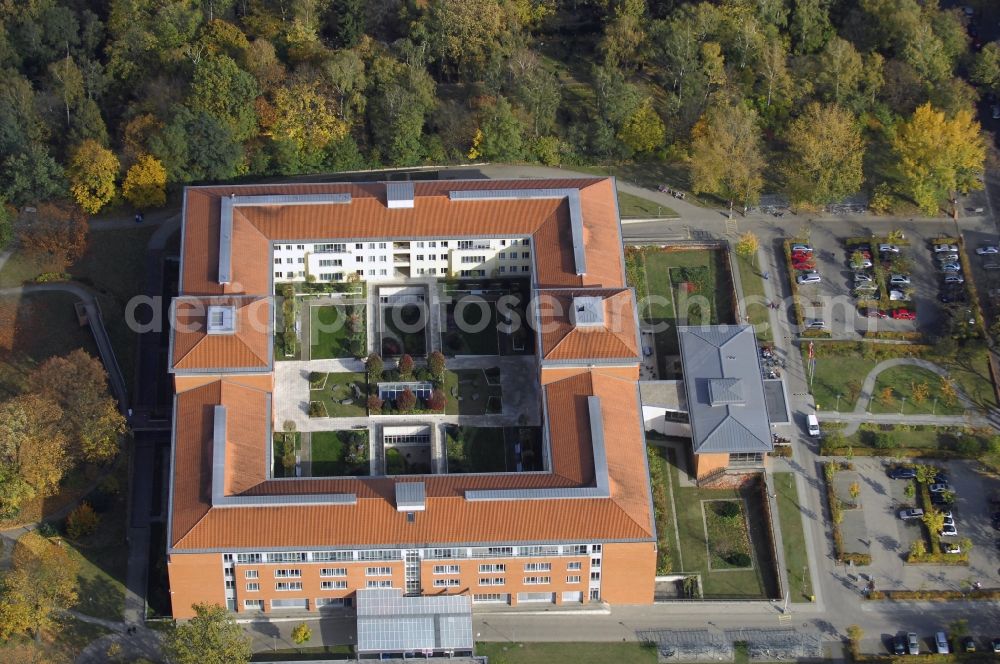 Berlin from the bird's eye view: Hospital grounds of the Clinic Park-Klinik Weissensee on Schoenstrasse in the district Weissensee in Berlin, Germany