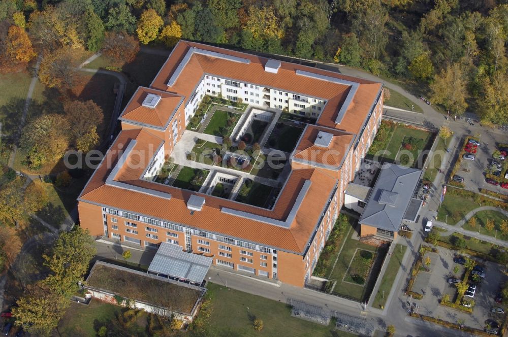 Aerial image Berlin - Hospital grounds of the Clinic Park-Klinik Weissensee on Schoenstrasse in the district Weissensee in Berlin, Germany