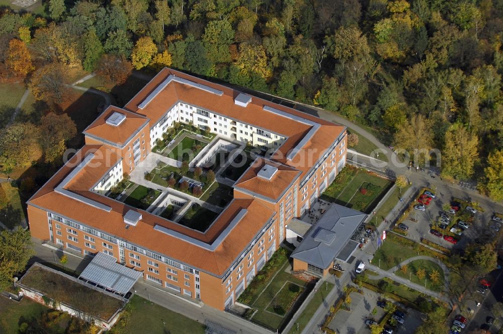 Aerial photograph Berlin - Hospital grounds of the Clinic Park-Klinik Weissensee on Schoenstrasse in the district Weissensee in Berlin, Germany