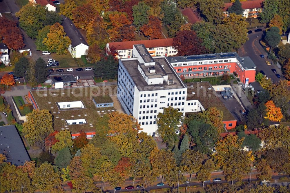 Aerial photograph Berlin - Hospital grounds of the Clinic Paulinen Krankenhaus on Dickensweg in the district Charlottenburg in Berlin, Germany