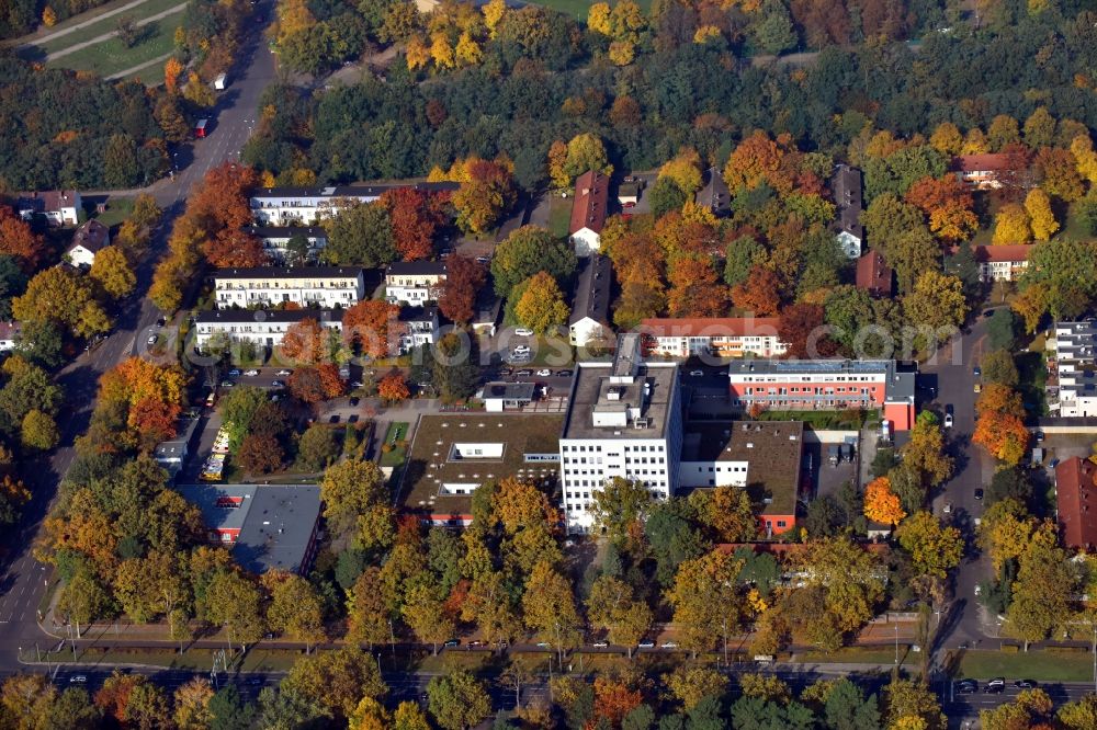 Berlin from the bird's eye view: Hospital grounds of the Clinic Paulinen Krankenhaus on Dickensweg in the district Charlottenburg in Berlin, Germany