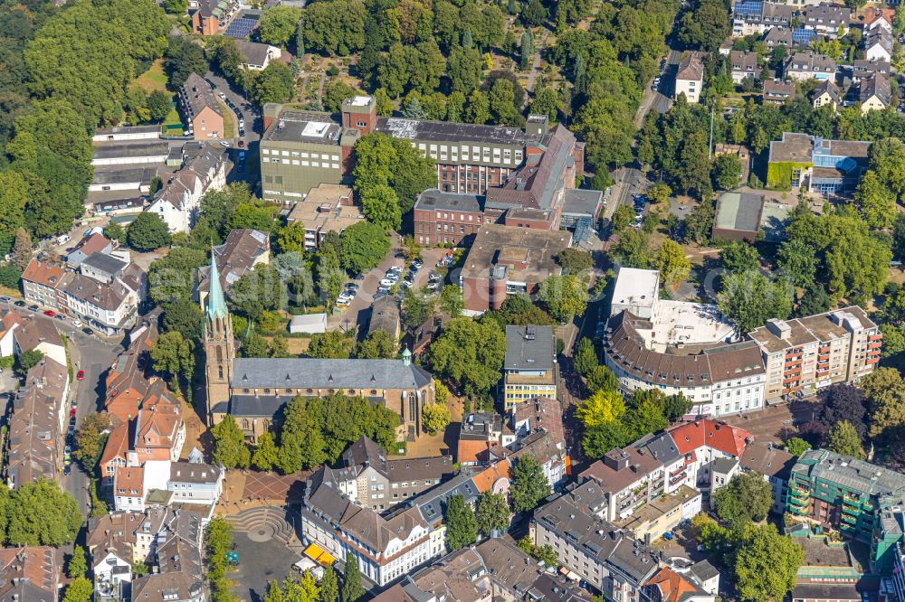 Essen from above - Hospital grounds of the Clinic Philippusstift - Katholisches Klinikum Essen GmbH on street Huelsmannstrasse in Essen at Ruhrgebiet in the state North Rhine-Westphalia, Germany