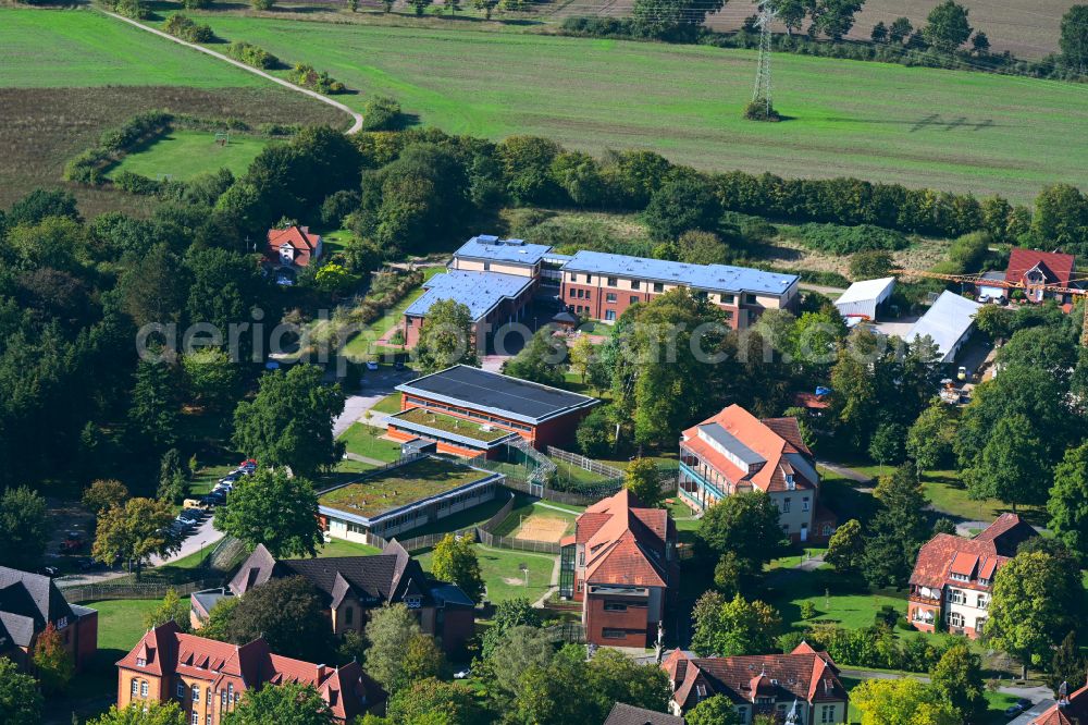 Lüneburg from the bird's eye view: Hospital grounds of the Clinic Psychiatrische Klinik Lueneburg on street Am Wienebuetteler Weg in the district Ochtmissen in Lueneburg in the state Lower Saxony, Germany