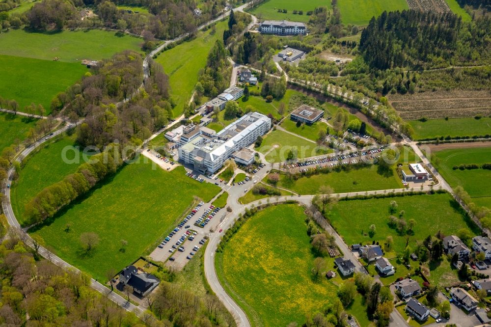 Brilon from the bird's eye view: Hospital grounds of the Clinic radiox Radiologie-Strahlentherapie Brilon Am Schoenschede in Brilon in the state North Rhine-Westphalia