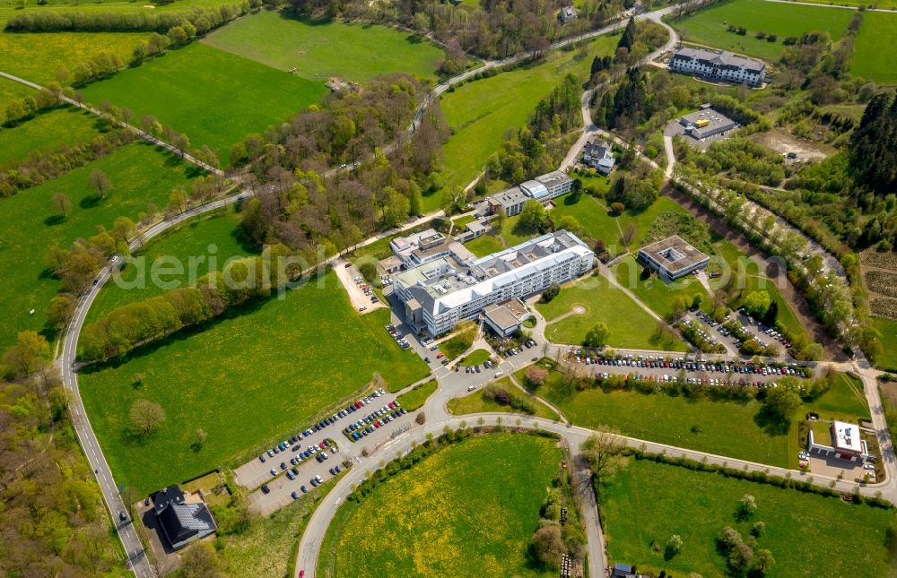 Aerial photograph Brilon - Hospital grounds of the Clinic radiox Radiologie-Strahlentherapie Brilon Am Schoenschede in Brilon in the state North Rhine-Westphalia