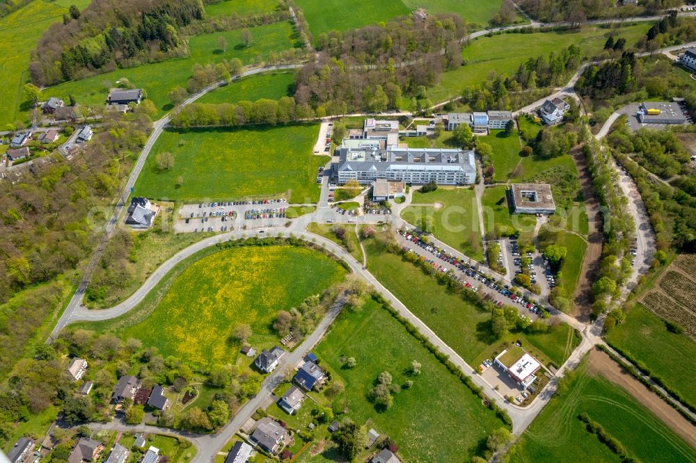 Brilon from the bird's eye view: Hospital grounds of the Clinic radiox Radiologie-Strahlentherapie Brilon Am Schoenschede in Brilon in the state North Rhine-Westphalia