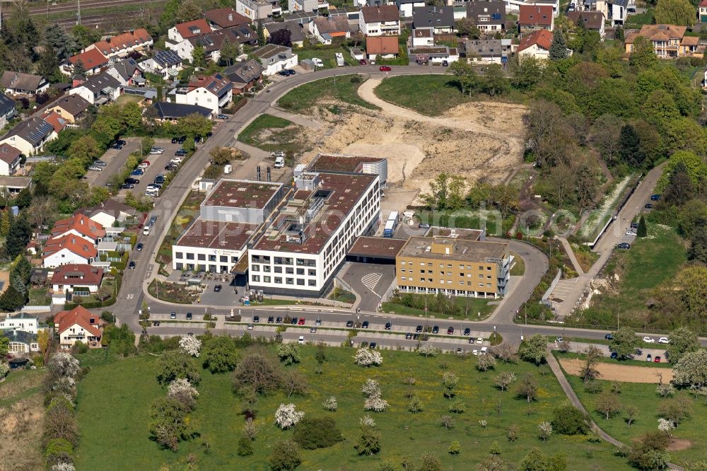 Aerial photograph Bretten - Hospital grounds of the Clinic Rechbergklinik Bretten Notfall-Ambulanz in Bretten in the state Baden-Wuerttemberg, Germany