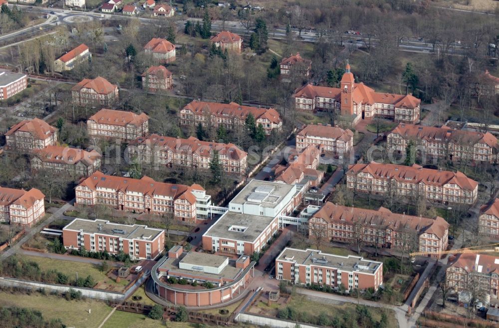 Neuruppin from the bird's eye view: Hospital grounds of the Clinic Ruppiner Kliniken in Neuruppin in the state Brandenburg