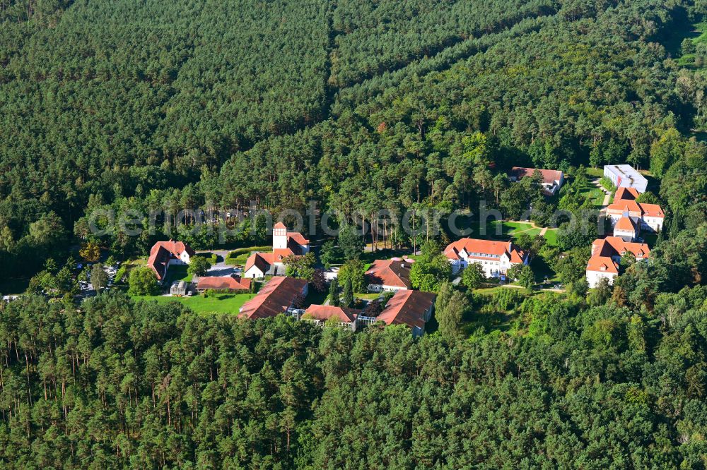 Aerial image Lindow (Mark) - Hospital grounds of the Clinic SALUS-KLINIK GmbH & Co Lindow KG on the road to Guhlen in Lindow (Mark) at Mark in the state Brandenburg, Germany