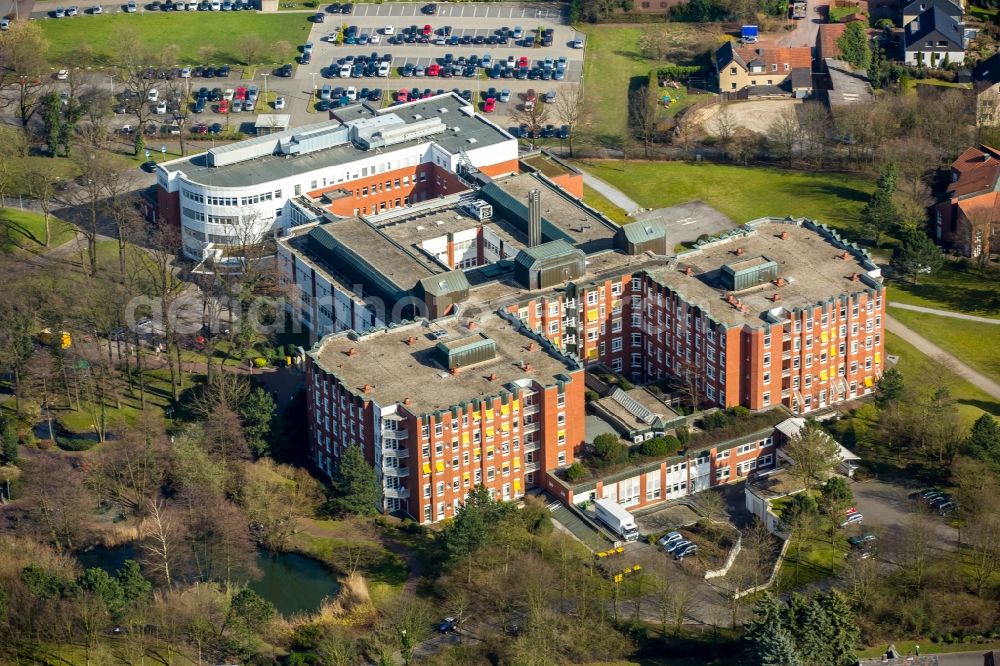 Aerial image Dorsten - Hospital grounds of the Clinic Sankt Elisabeth-Krankenhaus Dorsten on Pfarrer-Wilhelm-Schmitz-Strasse in the district Hardt in Dorsten in the state North Rhine-Westphalia, Germany