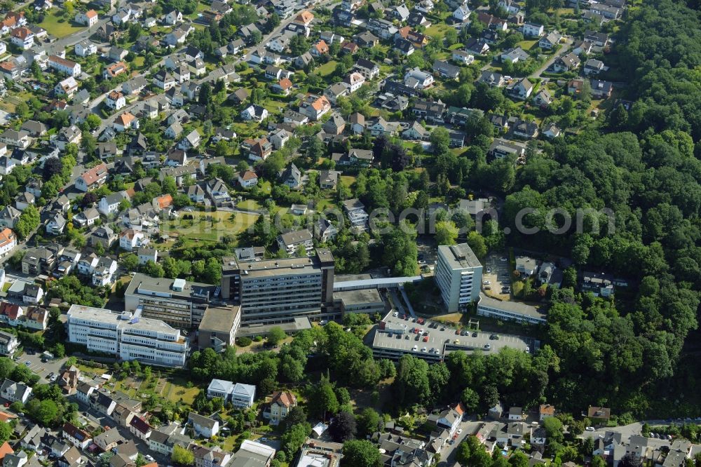 Menden (Sauerland) from above - Clinic of the hospital grounds Sankt Vincenz-Krankenhaus in Menden (Sauerland) in the state North Rhine-Westphalia