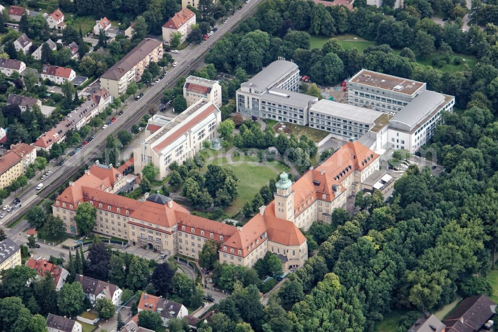 Aerial photograph München - Hospital grounds of the Clinic Schoen Klinik in Munich in the state Bavaria, Germany