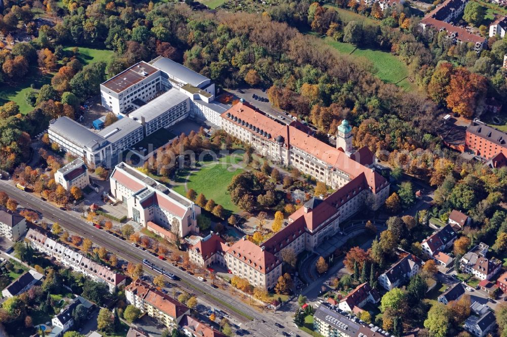 Aerial image München - Hospital grounds of the Clinic Schoen Klinik in Munich in the state Bavaria, Germany