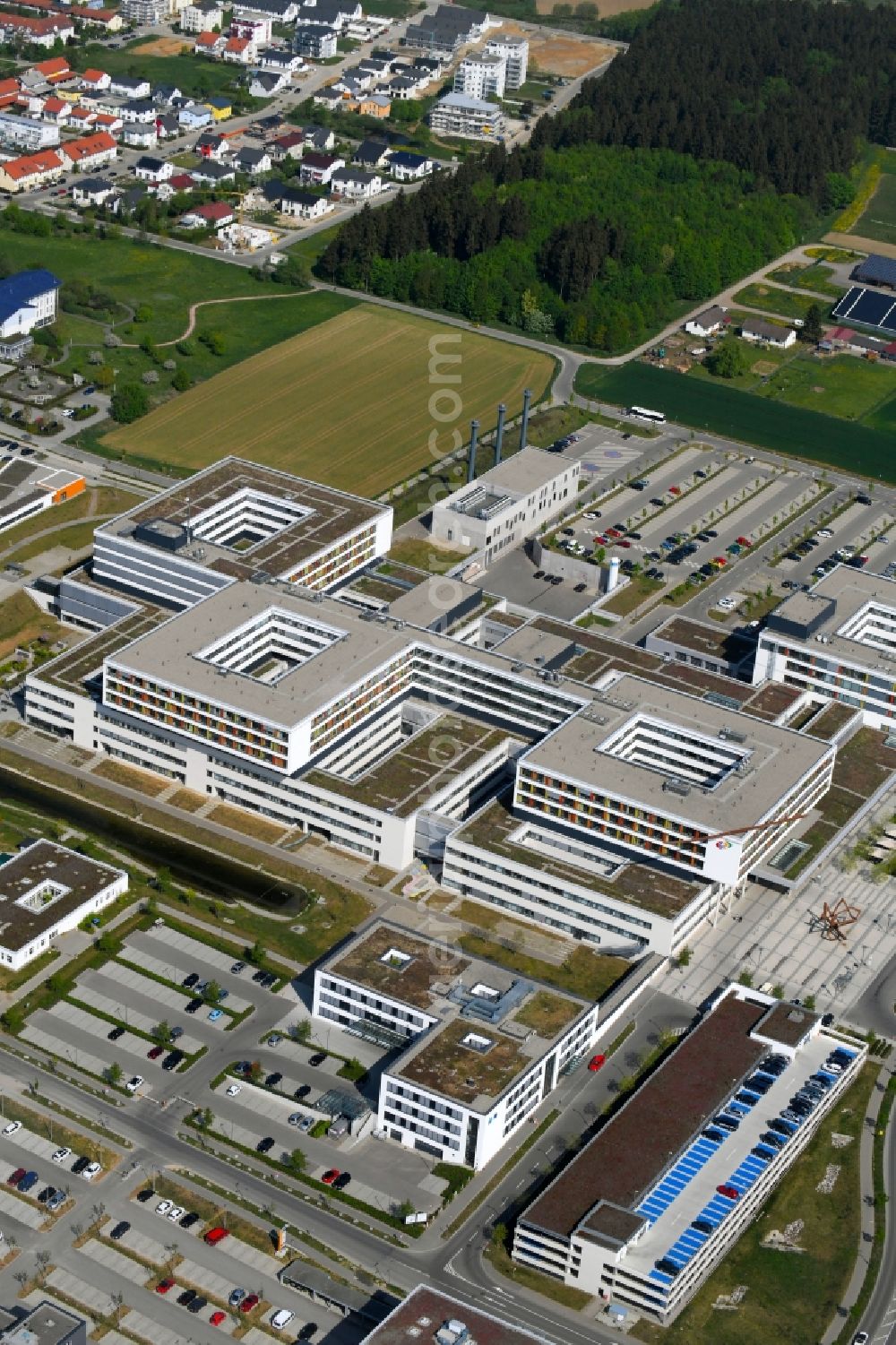 Villingen-Schwenningen from the bird's eye view: Hospital grounds of the Clinic Schwarzwald-Baar Klinikum on Klinikstrasse in Villingen-Schwenningen in the state Baden-Wuerttemberg, Germany