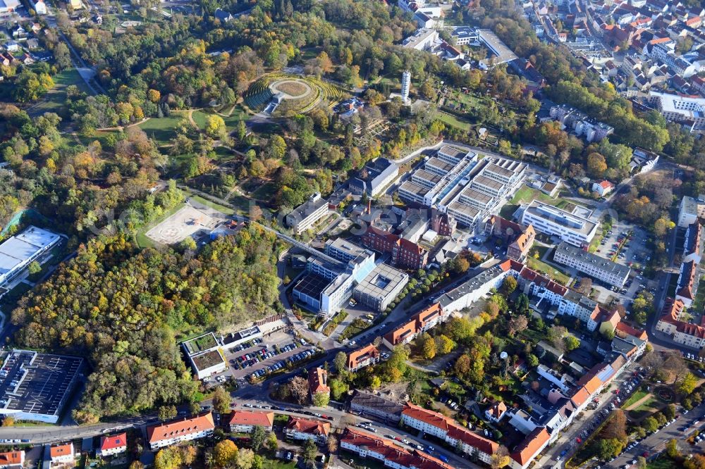 Brandenburg an der Havel from the bird's eye view: Clinic area with the new building and the old building of the hospital of the Urban medical centre Brandenburg GmbH overlooking the vineyard and the Friedenswarte auf dem Marienberg in Brandenburg to Havel in the federal state Brandenburg, Germany