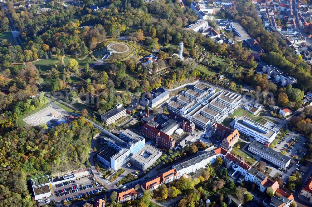 Aerial image Brandenburg an der Havel - Clinic area with the new building and the old building of the hospital of the Urban medical centre Brandenburg GmbH overlooking the vineyard and the Friedenswarte auf dem Marienberg in Brandenburg to Havel in the federal state Brandenburg, Germany