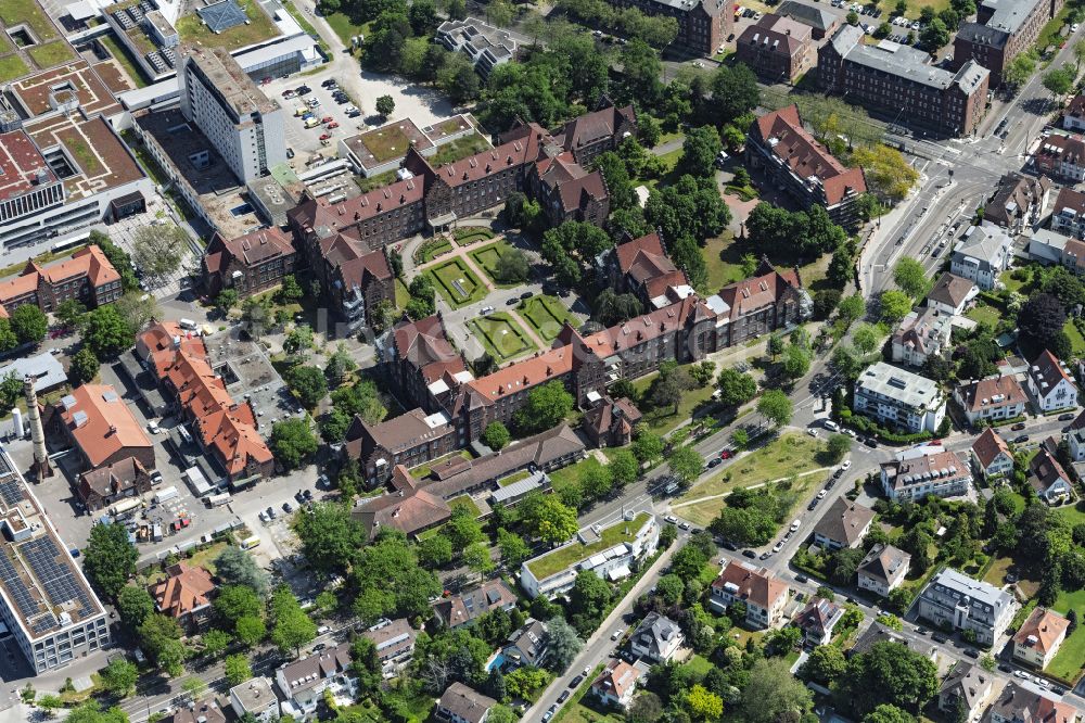 Karlsruhe from above - Hospital grounds of the Clinic Staedtisches Klinikum on street Moltkestrasse on street Moltkestrasse in Karlsruhe in the state Baden-Wuerttemberg, Germany