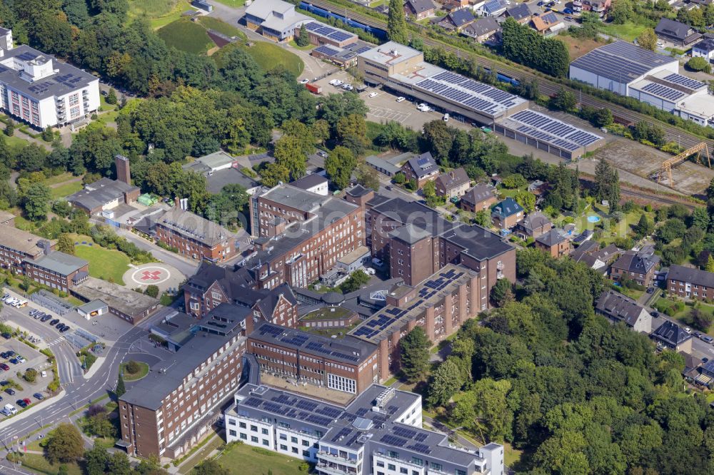 Aerial image Moers - Clinic grounds of the hospital Foundation Hospital Bethanien fuer die Grafschaft Moers on Bethanienstrasse in the district Repelen in Moers in the state North Rhine-Westphalia, Germany