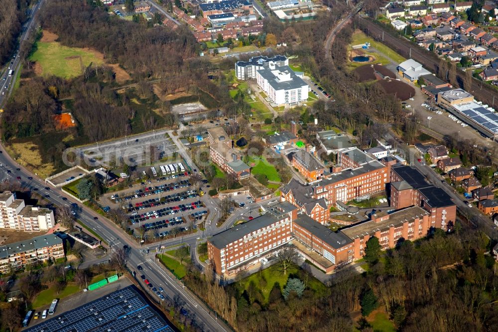 Aerial image Moers - Clinic of the hospital grounds of Stiftung Krankenhaus Bethanien Moers with children's and youth departments in Moers in the state of North Rhine-Westphalia