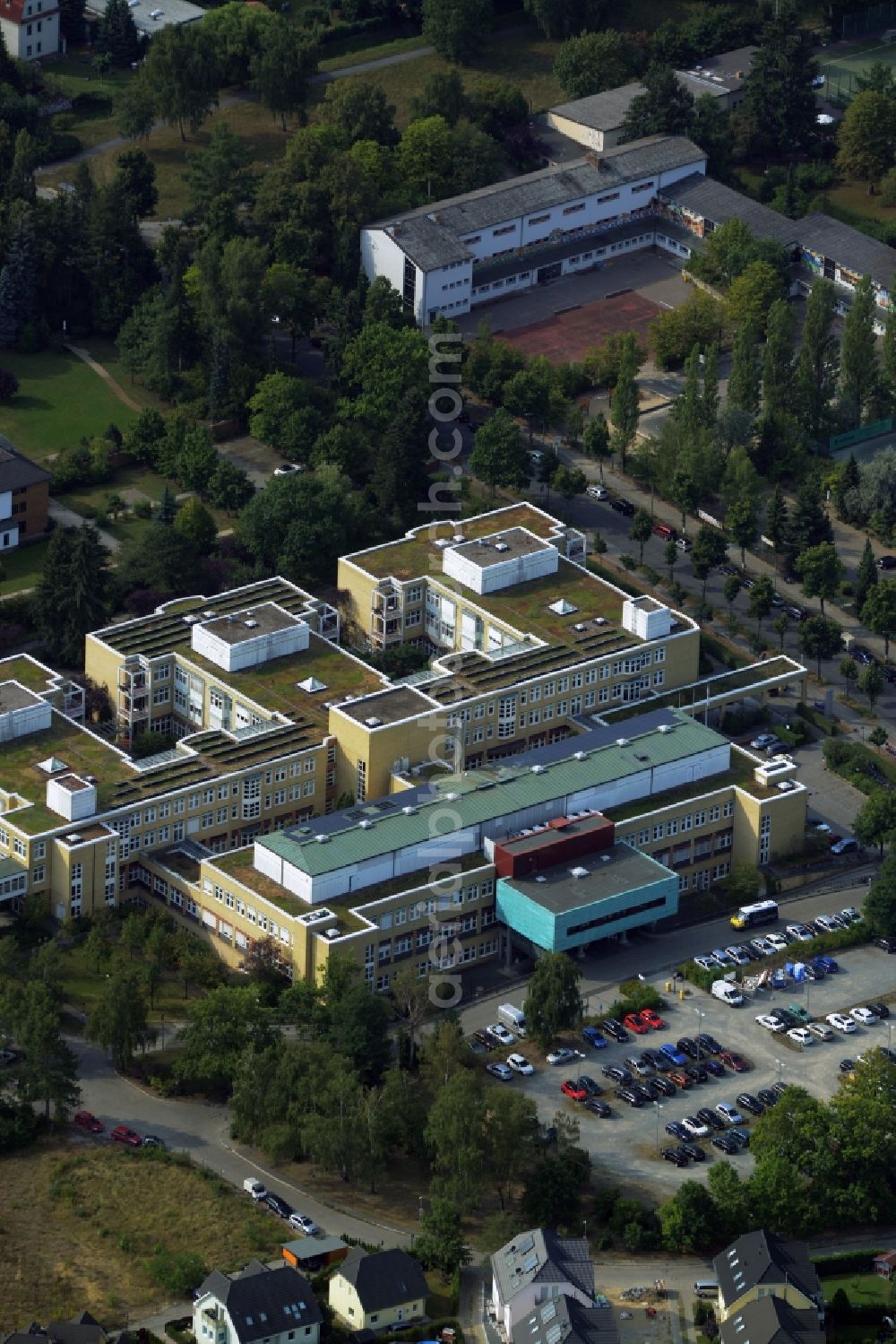 Aerial image Berlin - Clinic of the hospital grounds of St.Marien-Hospital in the Lankwitz part of Berlin in Germany. The complex for medical care is located on Gallwitzallee