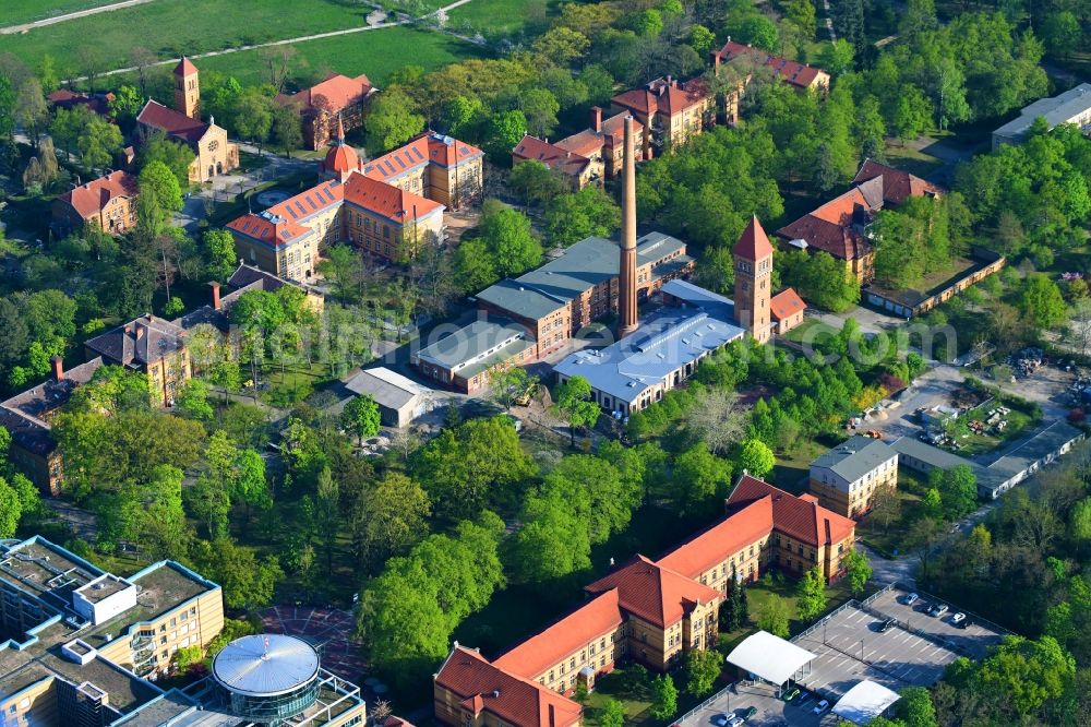 Aerial image Berlin - Hospital grounds of the Clinic Unfallkrankenhaus Berlin on Warener Strasse in the district Biesdorf in Berlin, Germany