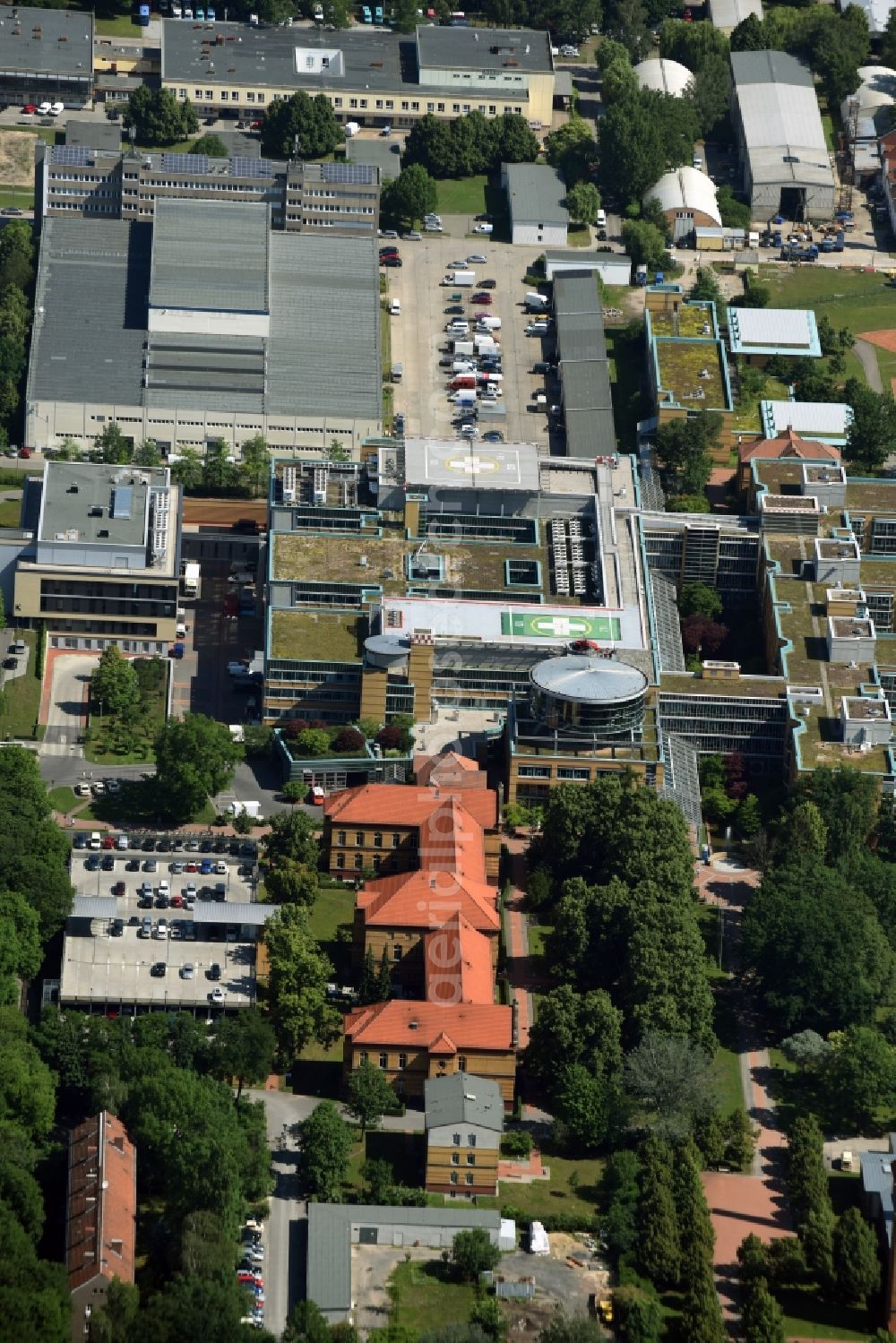 Aerial photograph Berlin - Clinic of the hospital grounds Unfallkrankenhaus Berlin on Warener Strasse destrict Marzahn in Berlin