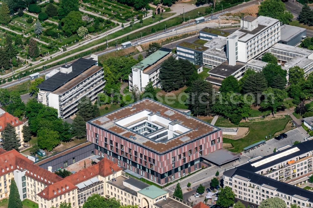 Aerial photograph Freiburg im Breisgau - Hospital grounds of the Clinic Uniklinik in Freiburg im Breisgau in the state Baden-Wurttemberg, Germany