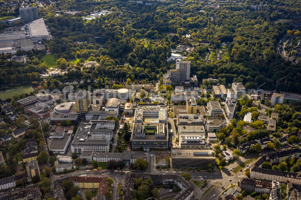 Essen from the bird's eye view: Hospital grounds of the Clinicder University in the Hufelandstrasse - Esmarchstrasse in Essen in the state North Rhine-Westphalia