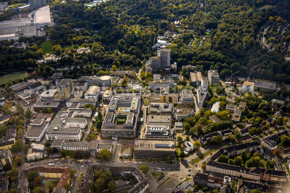 Aerial image Essen - Hospital grounds of the Clinicder University in the Hufelandstrasse - Esmarchstrasse in Essen in the state North Rhine-Westphalia