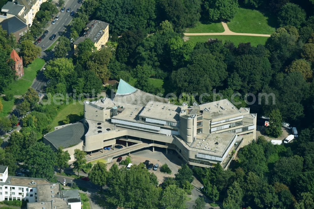 Berlin from above - Hospital grounds of the Clinic Universitaetsklinikum Benjonin Franklin Institut fuer Infektionsmedizin on Hindenburgdonm in the district Steglitz in Berlin, Germany