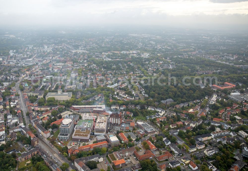 Aerial image Bochum - Clinic grounds of the hospital BG Universitaetsklinikum Bergmannsheil Bochum at Buerkle-de-la-Camp-Platz in the district of Bochum Sued in Bochum in the Ruhr area in the federal state of North Rhine-Westphalia, Germany