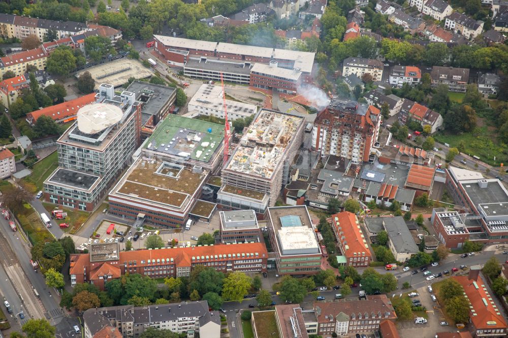 Aerial photograph Bochum - Clinic grounds of the hospital BG Universitaetsklinikum Bergmannsheil Bochum at Buerkle-de-la-Camp-Platz in the district of Bochum Sued in Bochum in the Ruhr area in the federal state of North Rhine-Westphalia, Germany