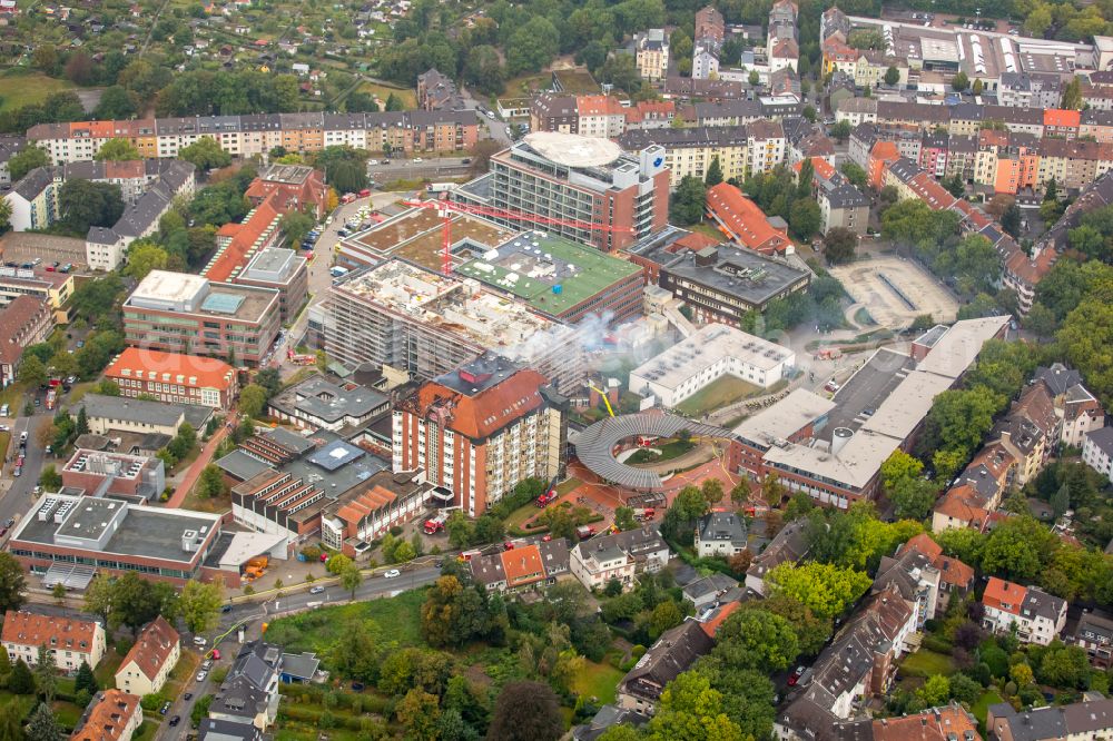 Aerial photograph Bochum - Clinic grounds of the hospital BG Universitaetsklinikum Bergmannsheil Bochum at Buerkle-de-la-Camp-Platz in the district of Bochum Sued in Bochum in the Ruhr area in the federal state of North Rhine-Westphalia, Germany