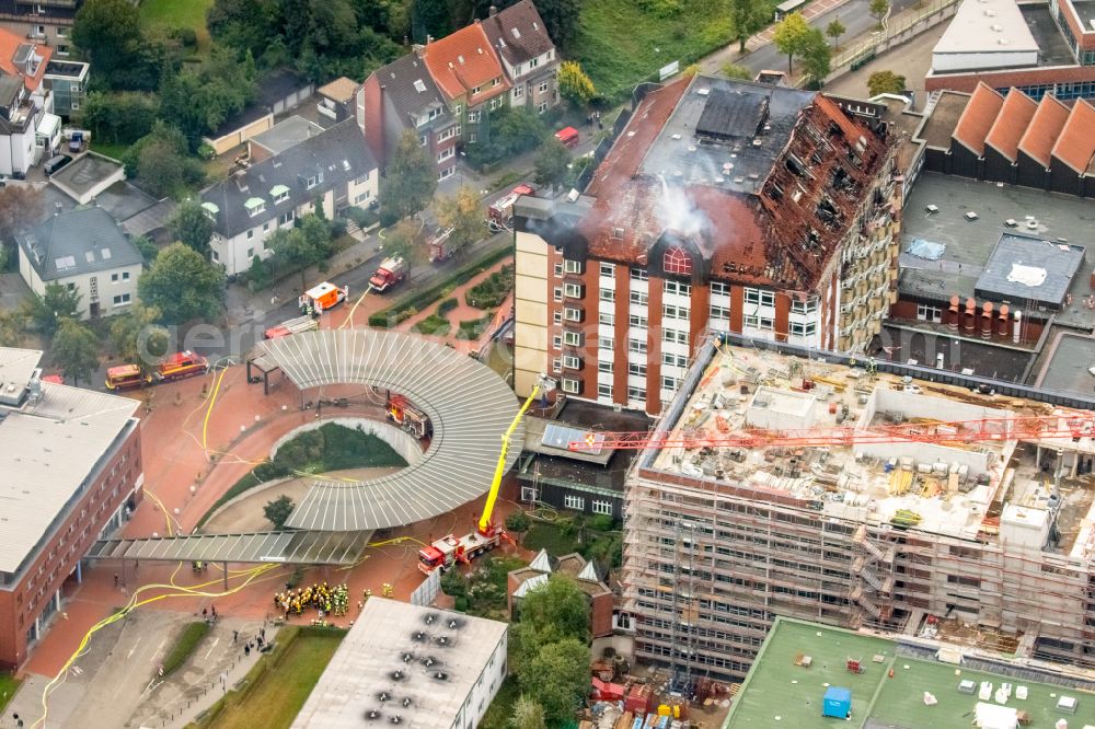 Aerial photograph Bochum - Clinic grounds of the hospital BG Universitaetsklinikum Bergmannsheil Bochum at Buerkle-de-la-Camp-Platz in the district of Bochum Sued in Bochum in the Ruhr area in the federal state of North Rhine-Westphalia, Germany