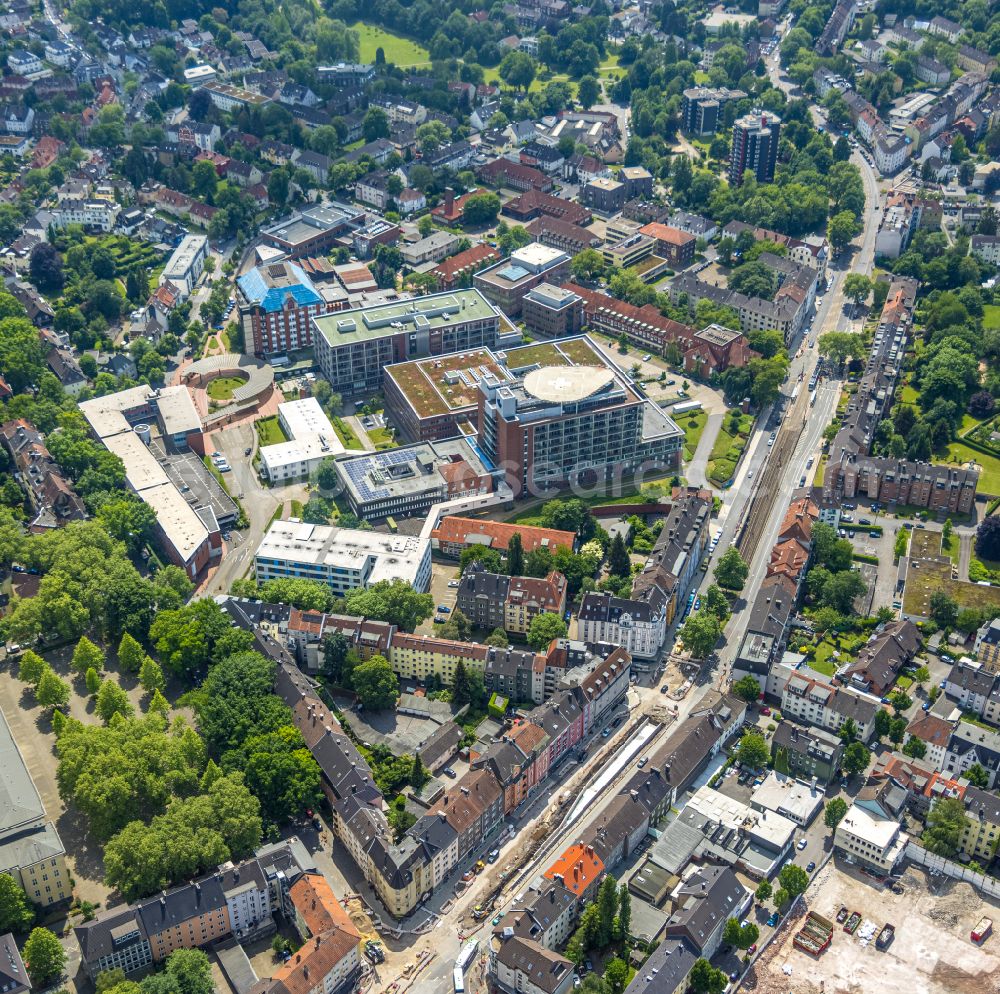 Bochum from the bird's eye view: Clinic grounds of the hospital BG Universitaetsklinikum Bergmannsheil Bochum at Buerkle-de-la-Camp-Platz in the district of Bochum Sued in Bochum in the Ruhr area in the federal state of North Rhine-Westphalia, Germany