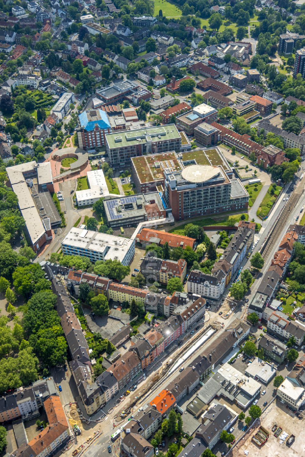 Aerial image Bochum - Clinic grounds of the hospital BG Universitaetsklinikum Bergmannsheil Bochum at Buerkle-de-la-Camp-Platz in the district of Bochum Sued in Bochum in the Ruhr area in the federal state of North Rhine-Westphalia, Germany