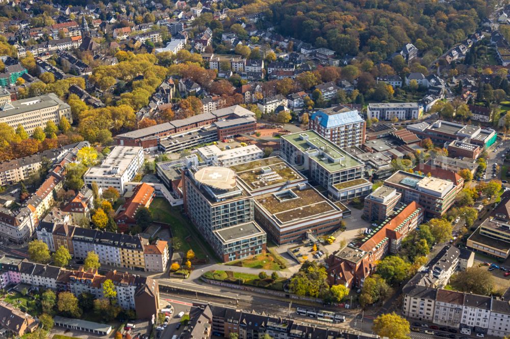 Aerial image Bochum - Clinic grounds of the hospital BG Universitaetsklinikum Bergmannsheil Bochum at Buerkle-de-la-Camp-Platz in the district of Bochum Sued in Bochum in the Ruhr area in the federal state of North Rhine-Westphalia, Germany