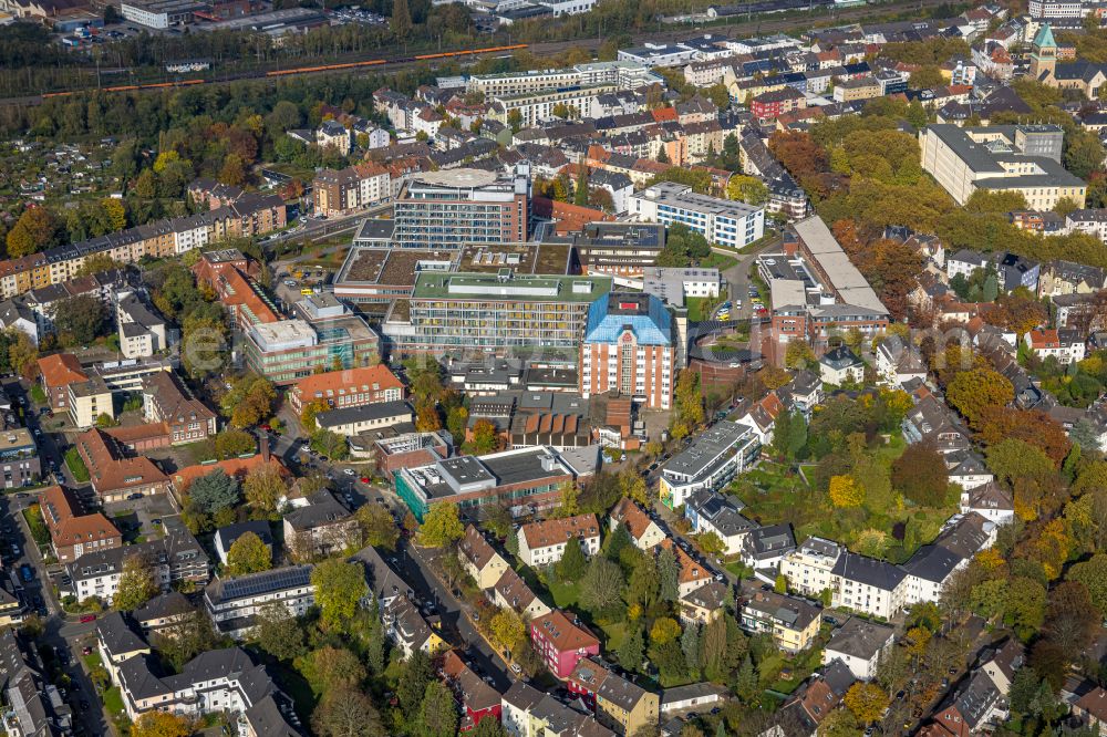 Bochum from the bird's eye view: Clinic grounds of the hospital BG Universitaetsklinikum Bergmannsheil Bochum at Buerkle-de-la-Camp-Platz in the district of Bochum Sued in Bochum in the Ruhr area in the federal state of North Rhine-Westphalia, Germany