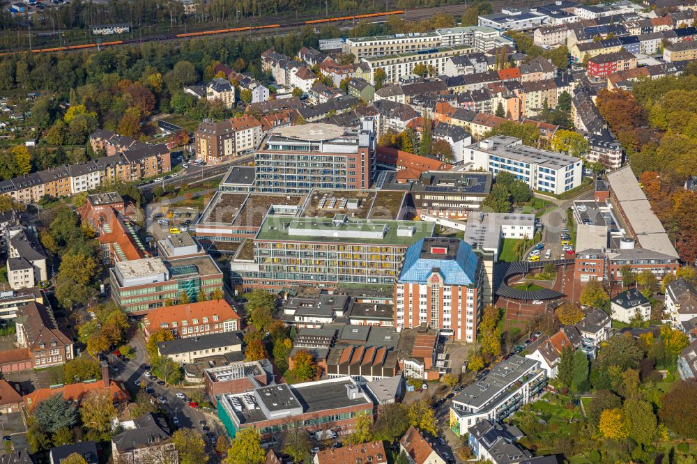 Aerial image Bochum - Clinic grounds of the hospital BG Universitaetsklinikum Bergmannsheil Bochum at Buerkle-de-la-Camp-Platz in the district of Bochum Sued in Bochum in the Ruhr area in the federal state of North Rhine-Westphalia, Germany